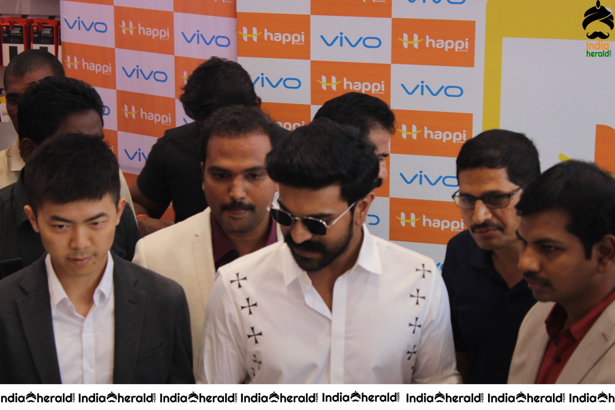 HAPPI MOBILES GRAND LAUNCH OF 60TH STORE BY RAM CHARAN AT VIJAYAWAD Set 6