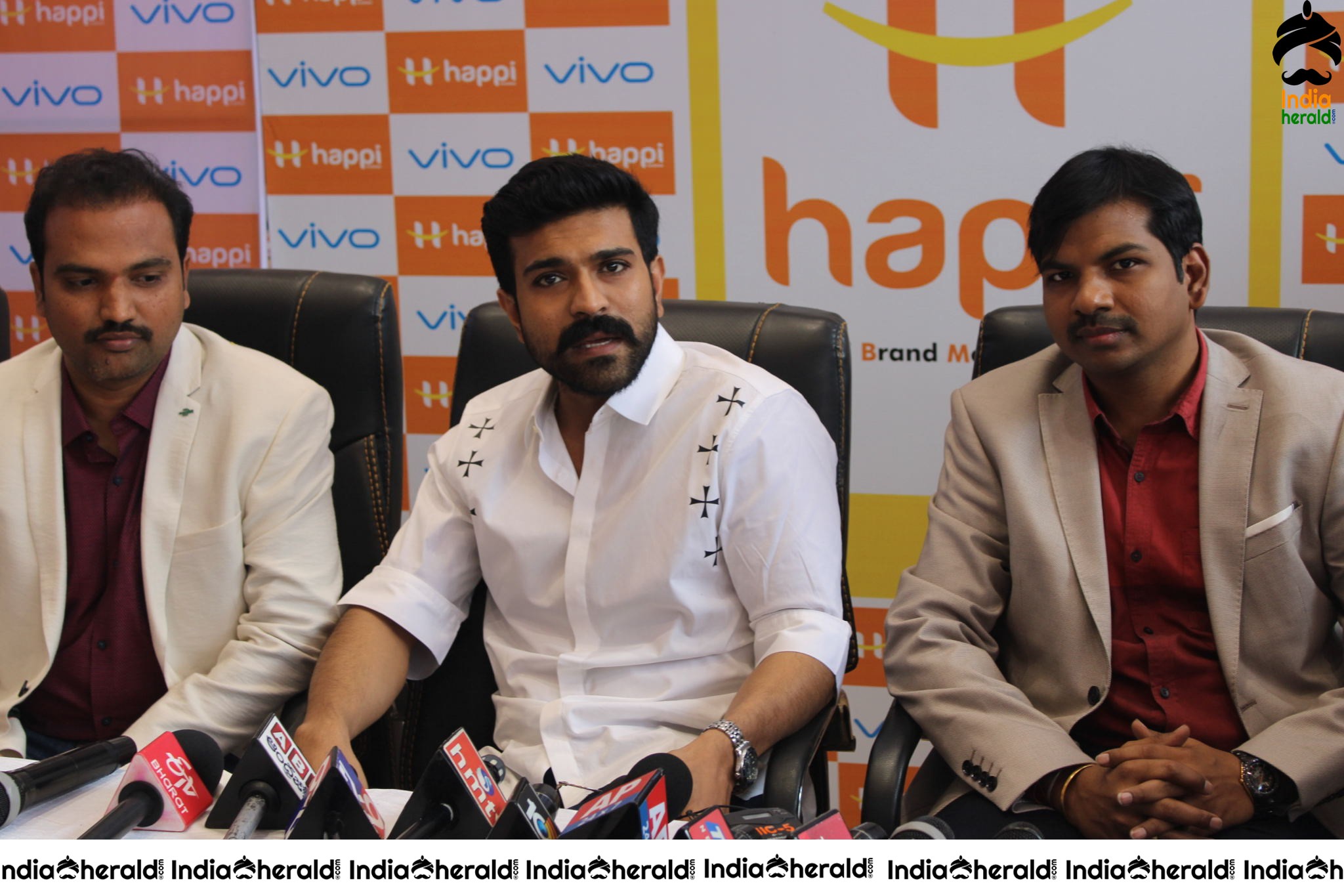 HAPPI MOBILES GRAND LAUNCH OF 60TH STORE BY RAM CHARAN AT VIJAYAWAD Set 6