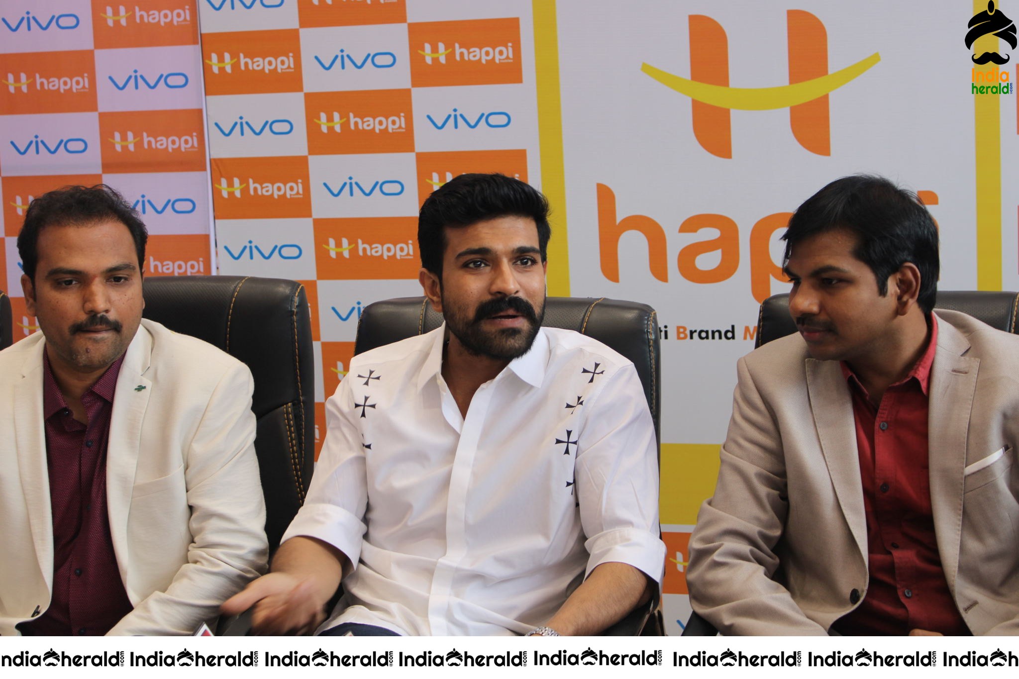 HAPPI MOBILES GRAND LAUNCH OF 60TH STORE BY RAM CHARAN AT VIJAYAWAD Set 6