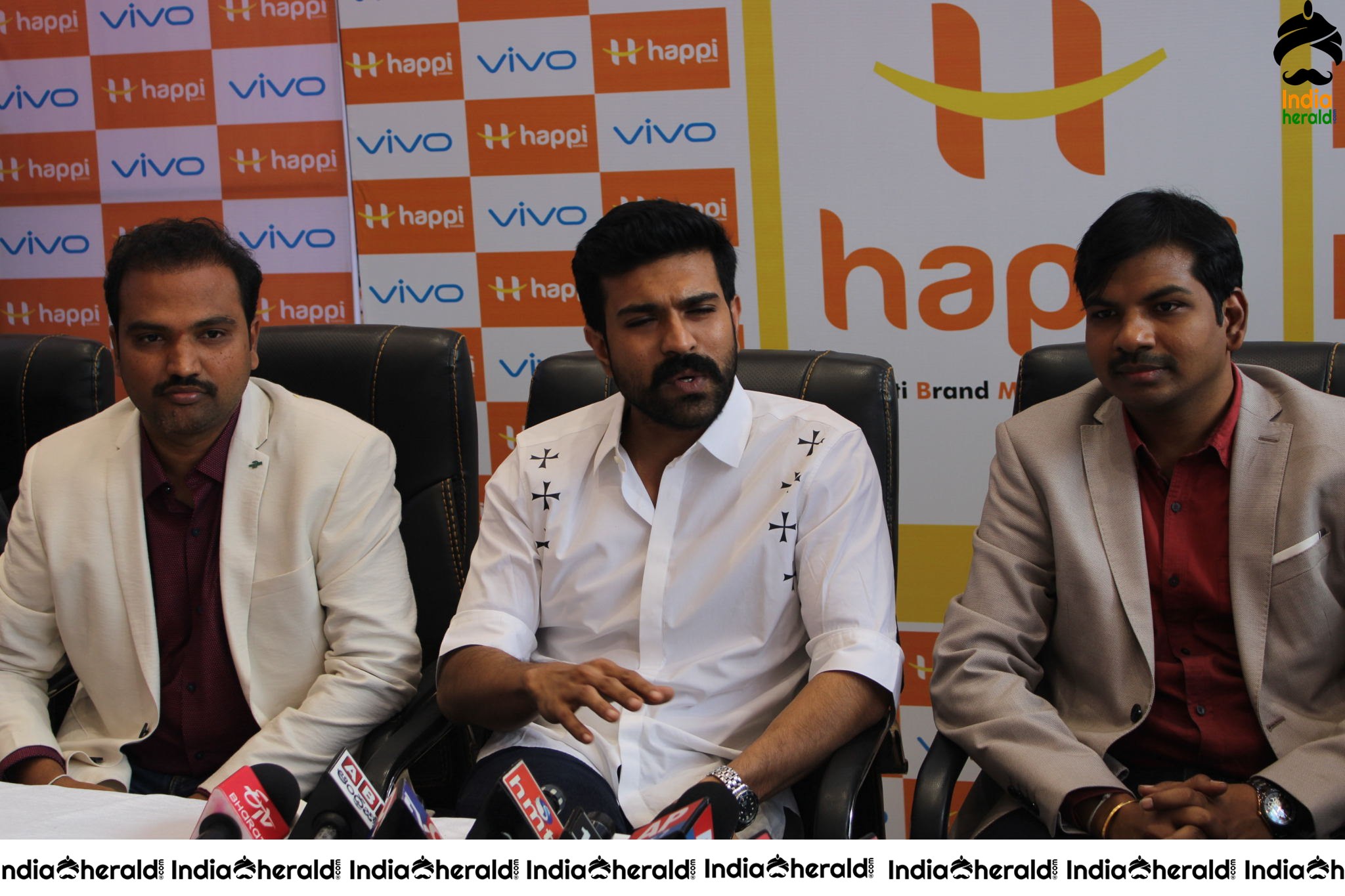 HAPPI MOBILES GRAND LAUNCH OF 60TH STORE BY RAM CHARAN AT VIJAYAWAD Set 6