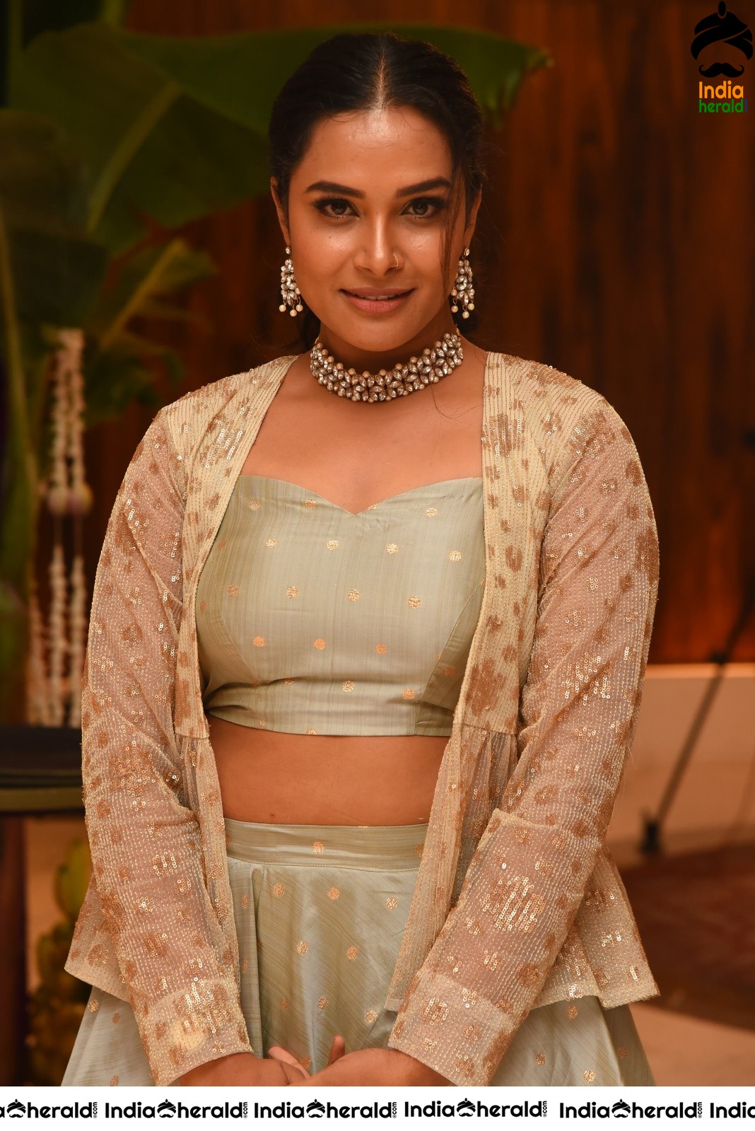 Hari Teja Sizzling Waistline Show at Prati Roju Panduga Event Set 2