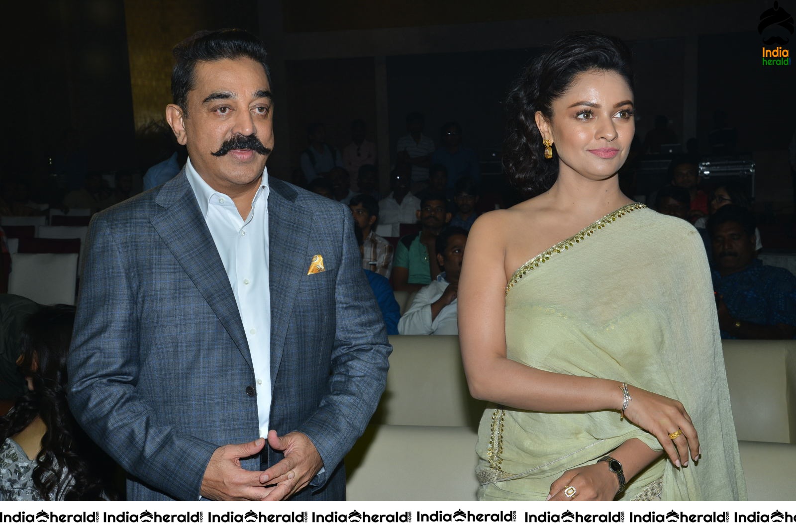 Hot Andrea and Pooja Kumar in Vishwaroopam Movie Throwback Event Photos Set 4