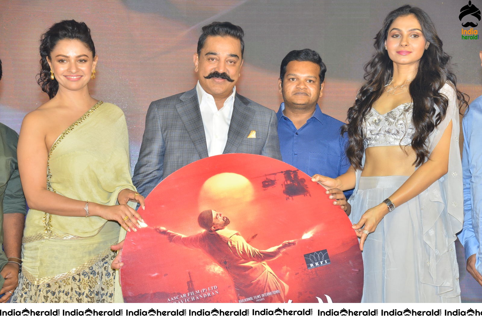 Hot Andrea and Pooja Kumar in Vishwaroopam Movie Throwback Event Photos Set 5