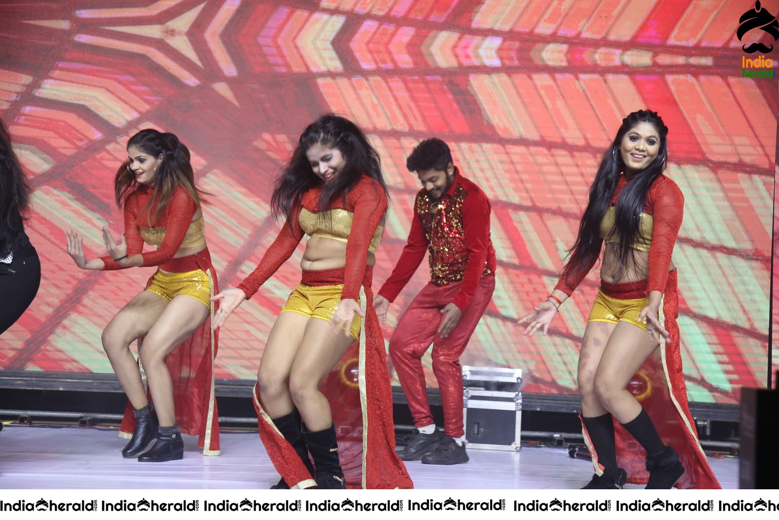 Hot Dance on the stage by Dancers at Dabangg 3 Event Set 1