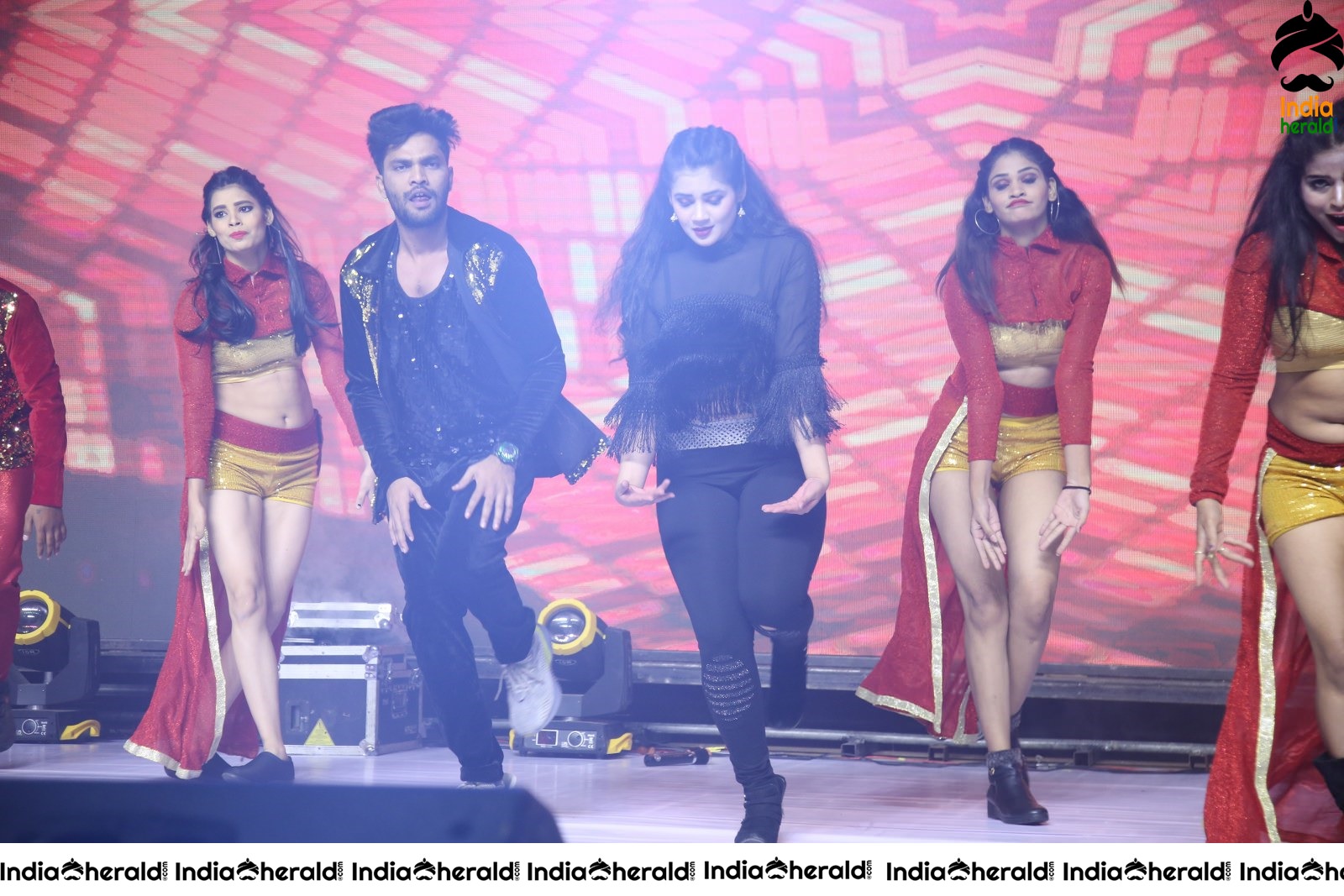 Hot Dance on the stage by Dancers at Dabangg 3 Event Set 1