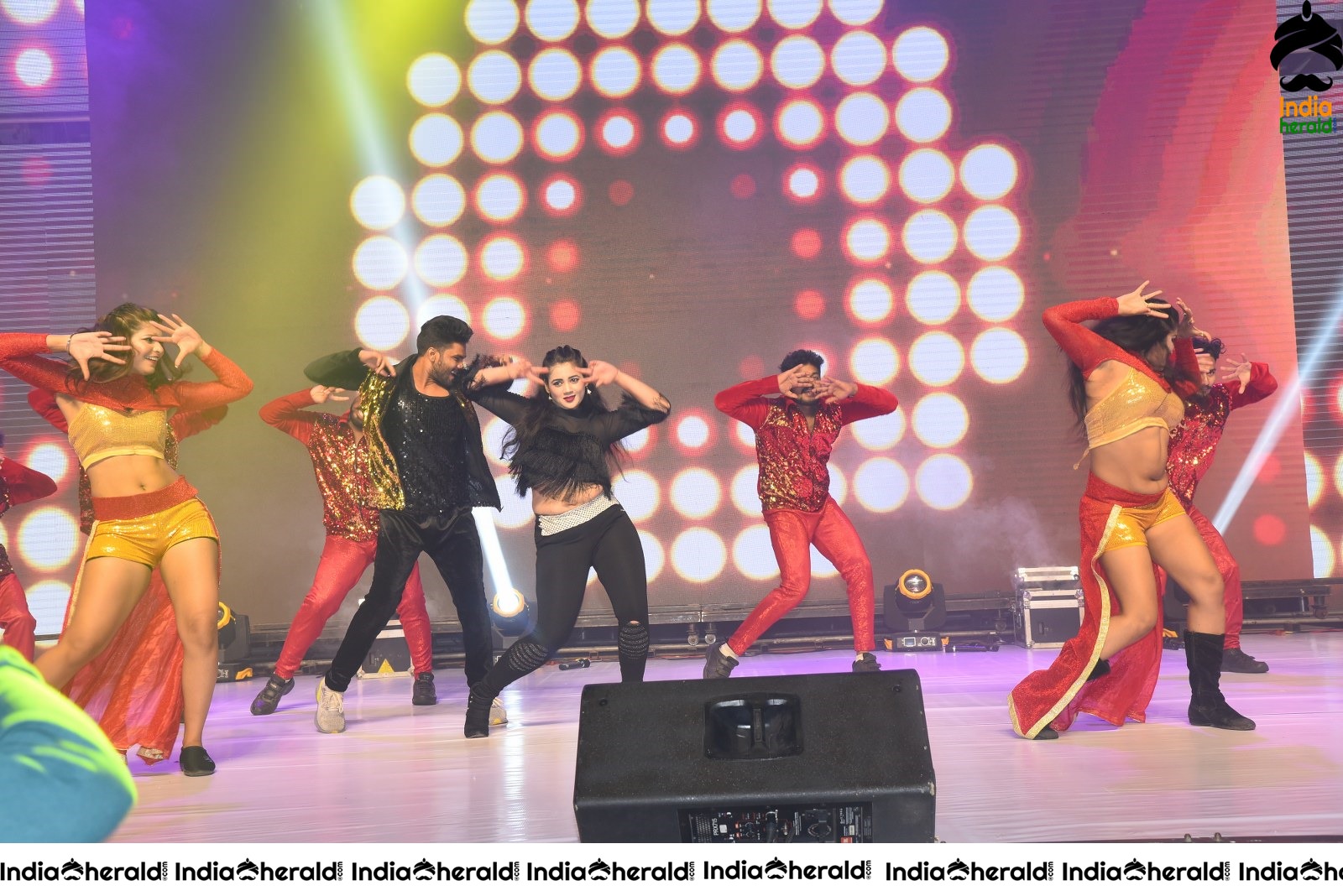 Hot Dance on the stage by Dancers at Dabangg 3 Event Set 2