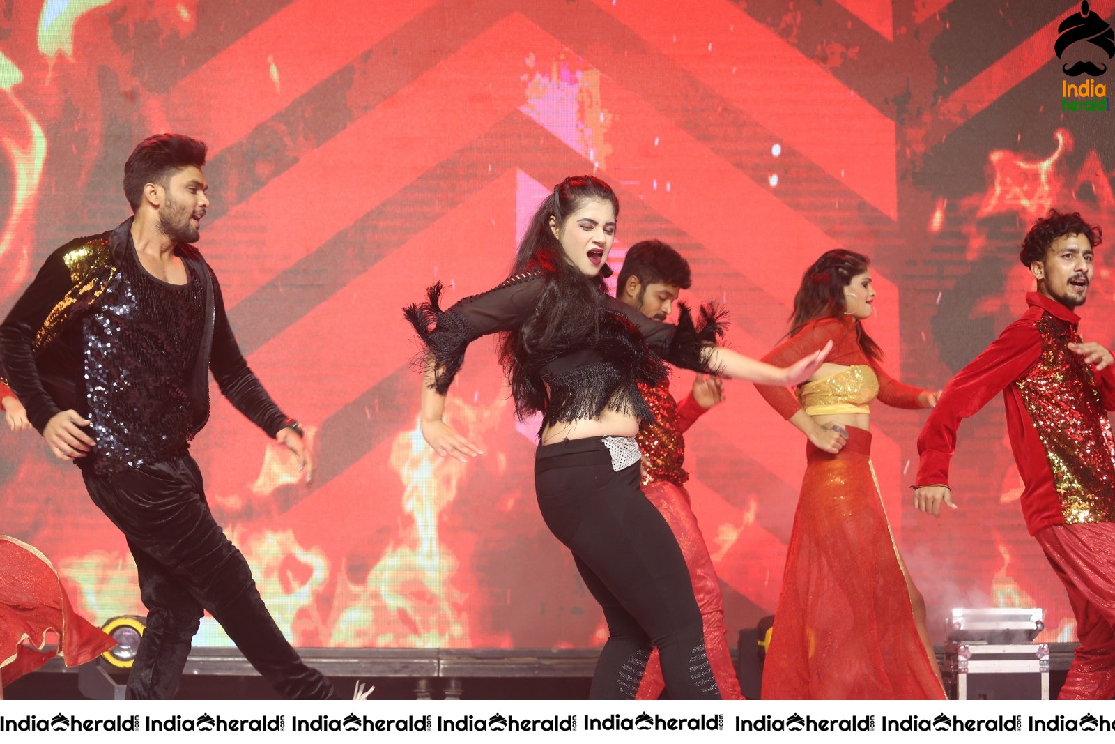 Hot Dance on the stage by Dancers at Dabangg 3 Event Set 2