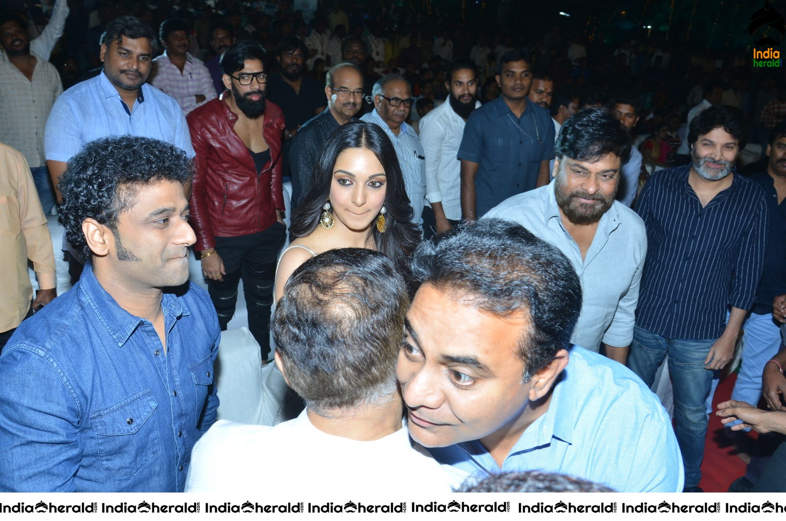 Hot Kiara Advani and Ram Charan at VVR Throwback Event Photos Set 1