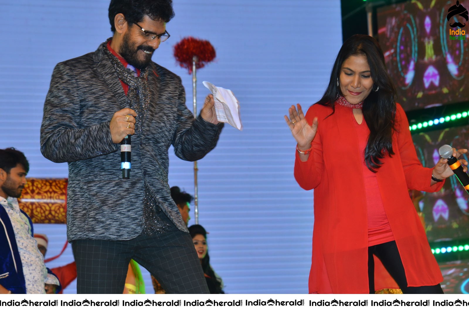 Hot Kiara Advani and Ram Charan at VVR Throwback Event Photos Set 3