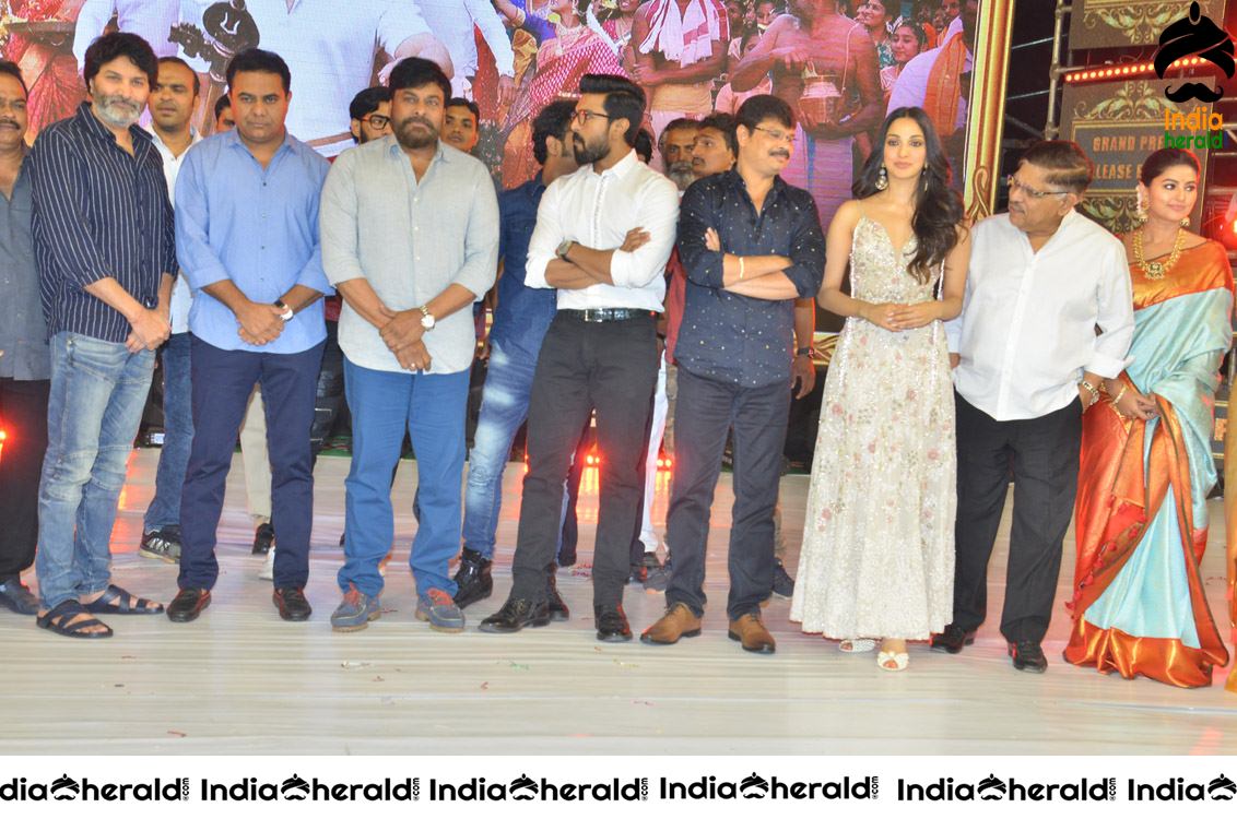 Hot Kiara Advani and Ram Charan at VVR Throwback Event Photos Set 4