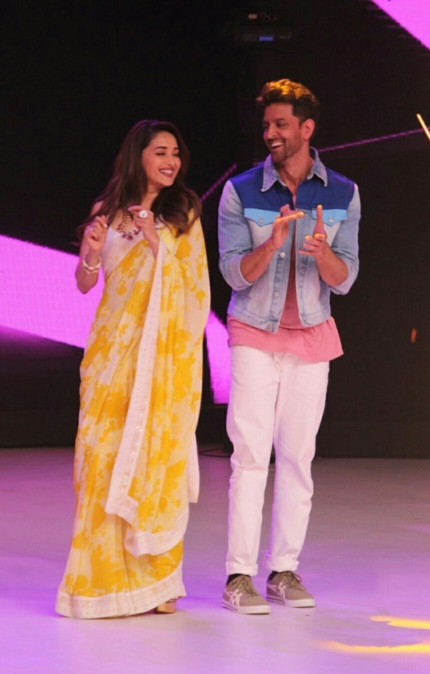 Hrithik Roshan Mrunal Thakur At Super 30 Promotions