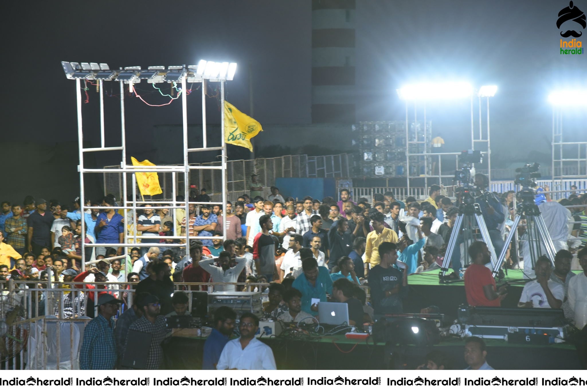 Huge Crowd Gathered at Ruler Pre Release Event Set 1