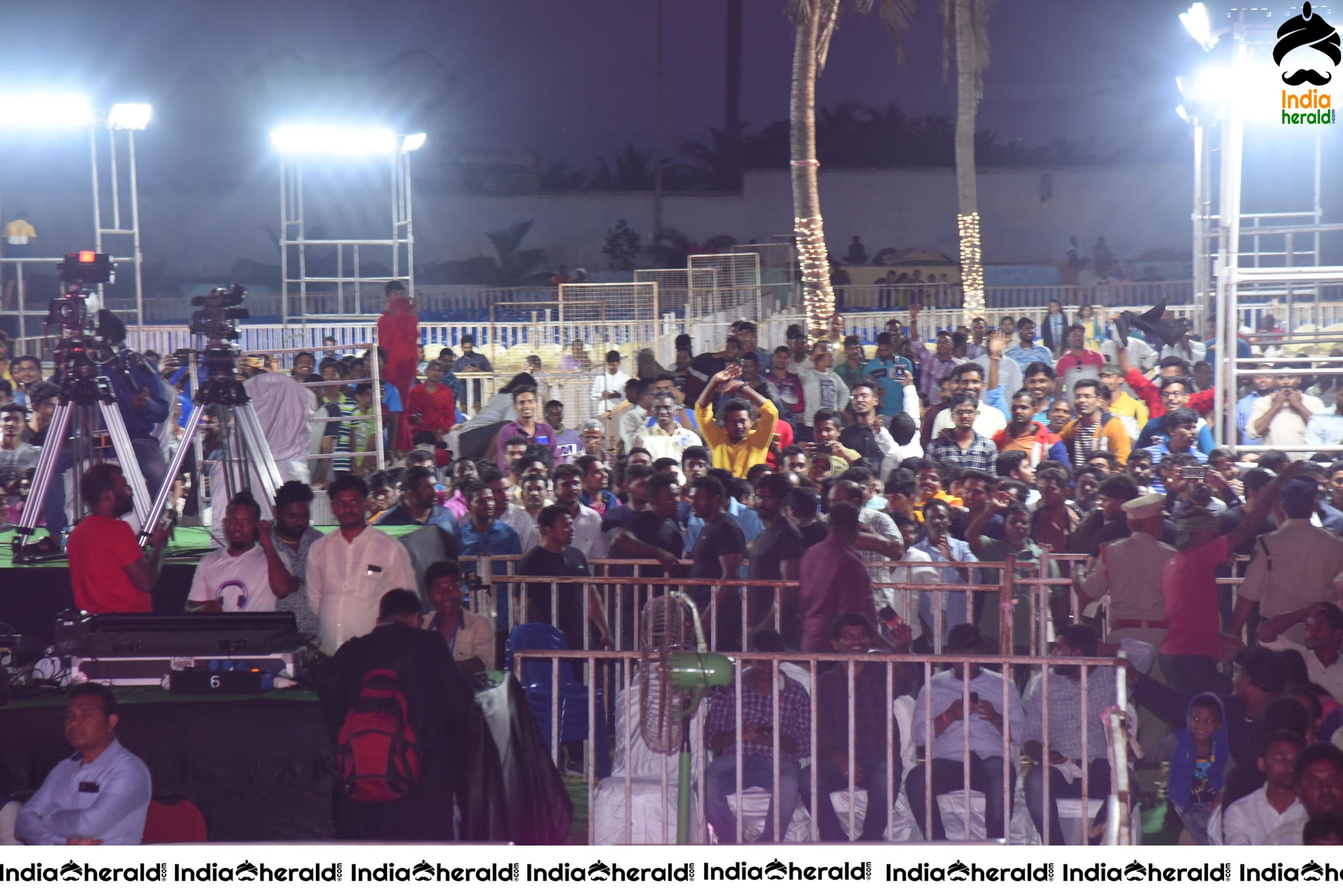 Huge Crowd Gathered at Ruler Pre Release Event Set 1