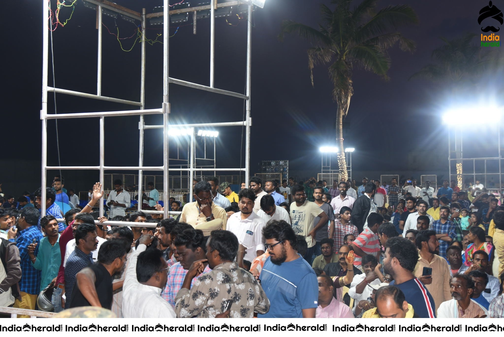 Huge Crowd Gathered at Ruler Pre Release Event Set 1