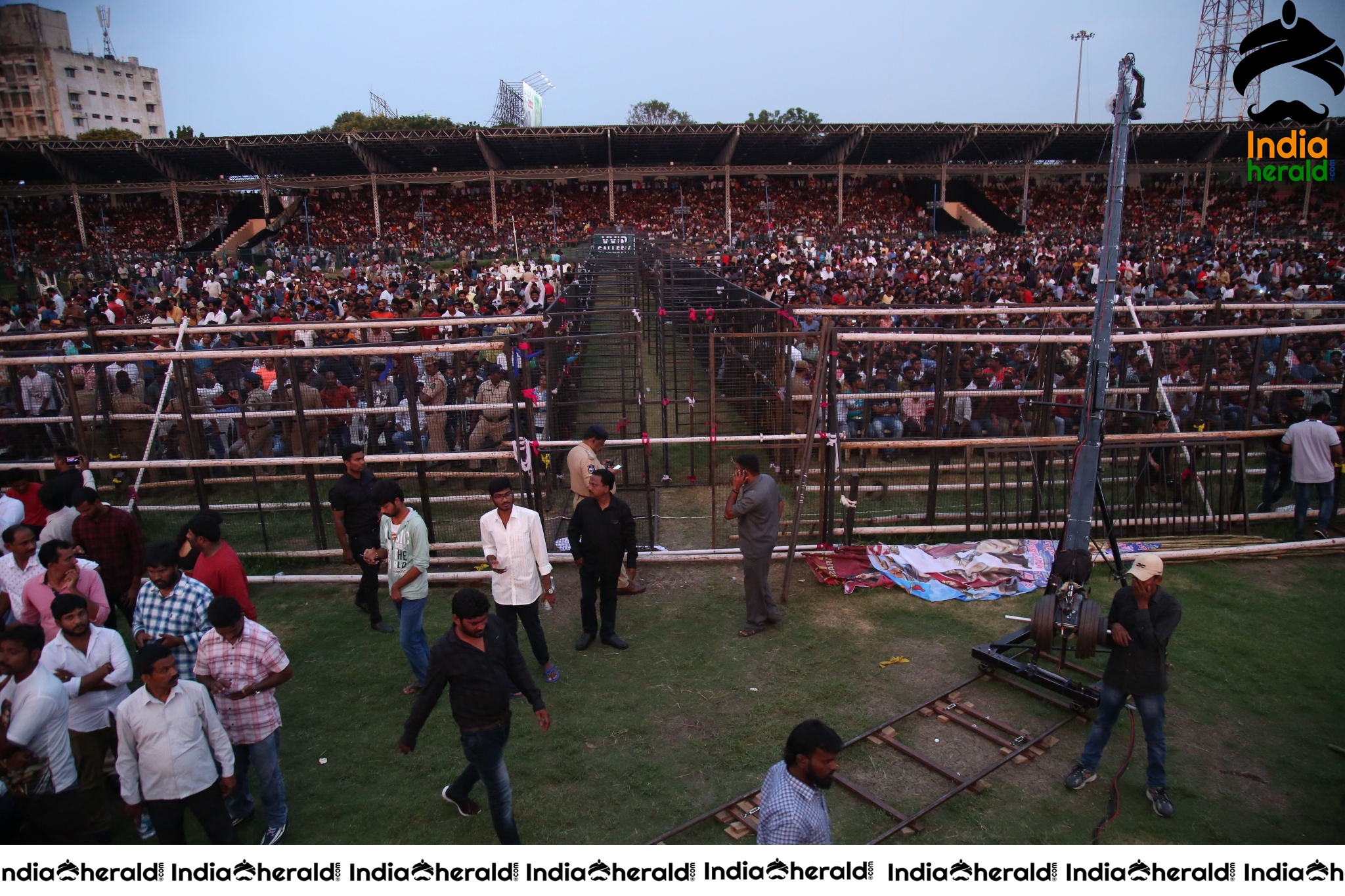 Humongous Crowd Gathered at Sye Raa Pre Release Event Set 1