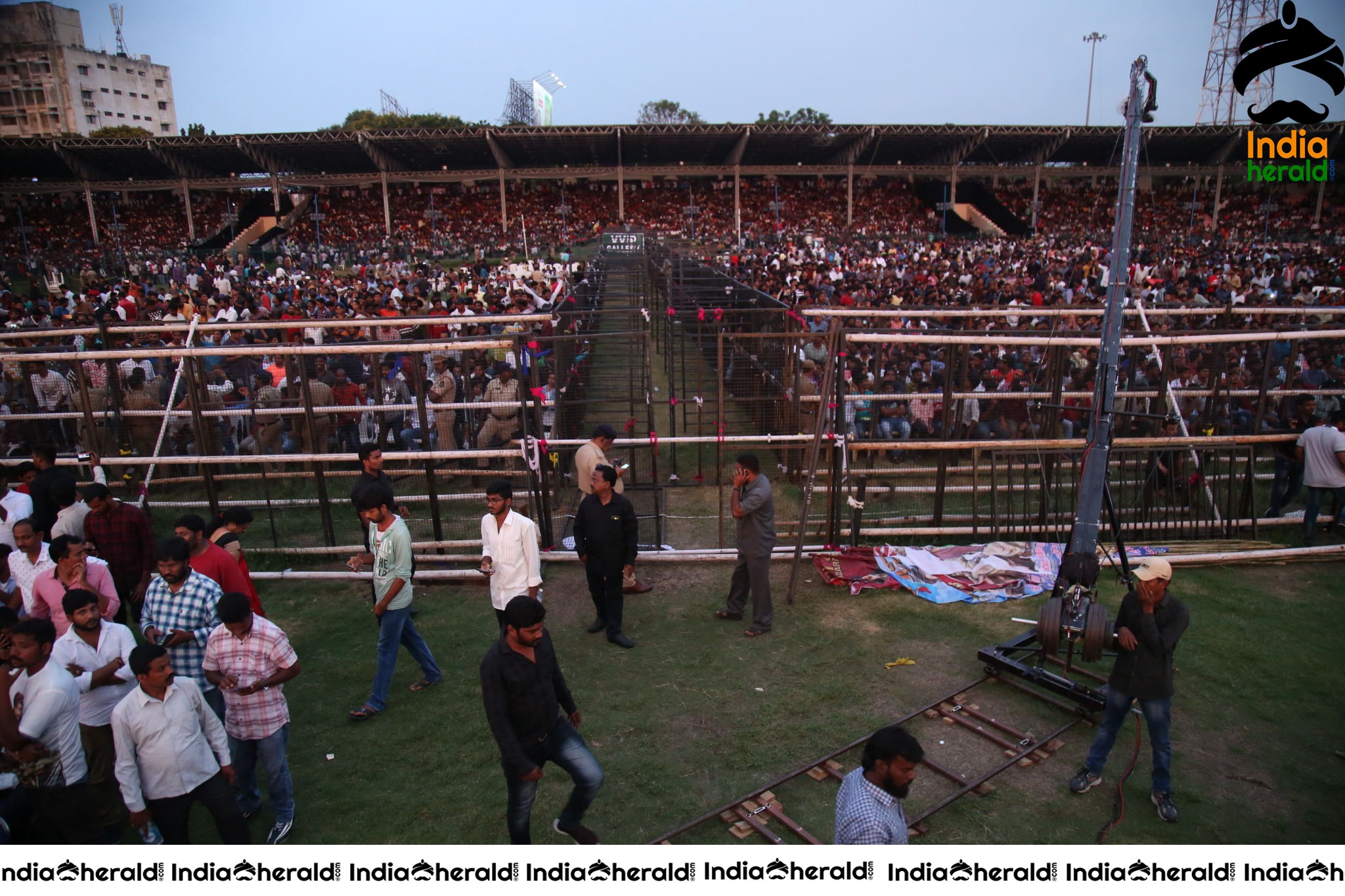 Humongous Crowd Gathered at Sye Raa Pre Release Event Set 1