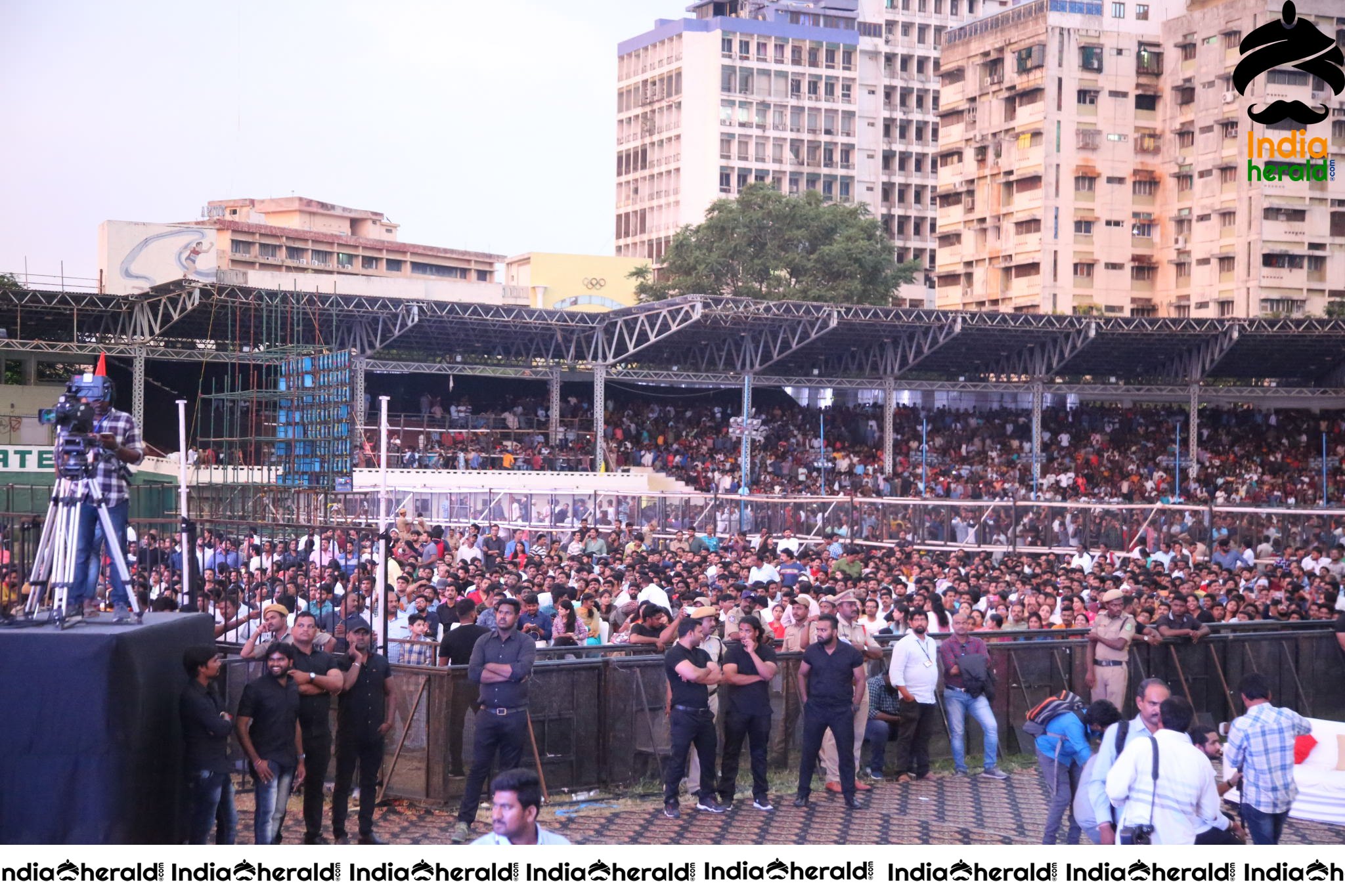 Humongous Crowd Gathered at Sye Raa Pre Release Event Set 2