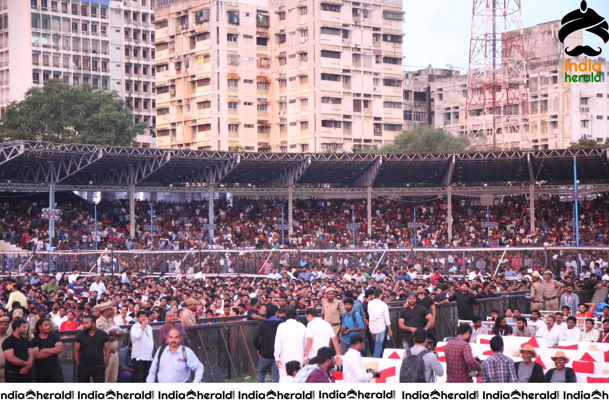 Humongous Crowd Gathered at Sye Raa Pre Release Event Set 2