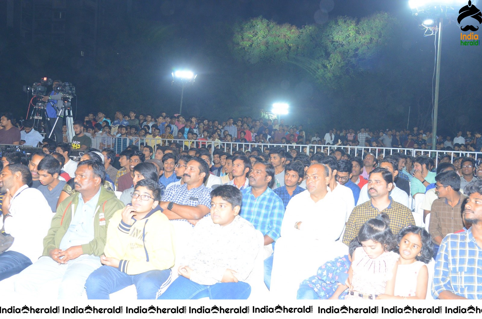 Iddari Lokam Okate Movie Event Set 1