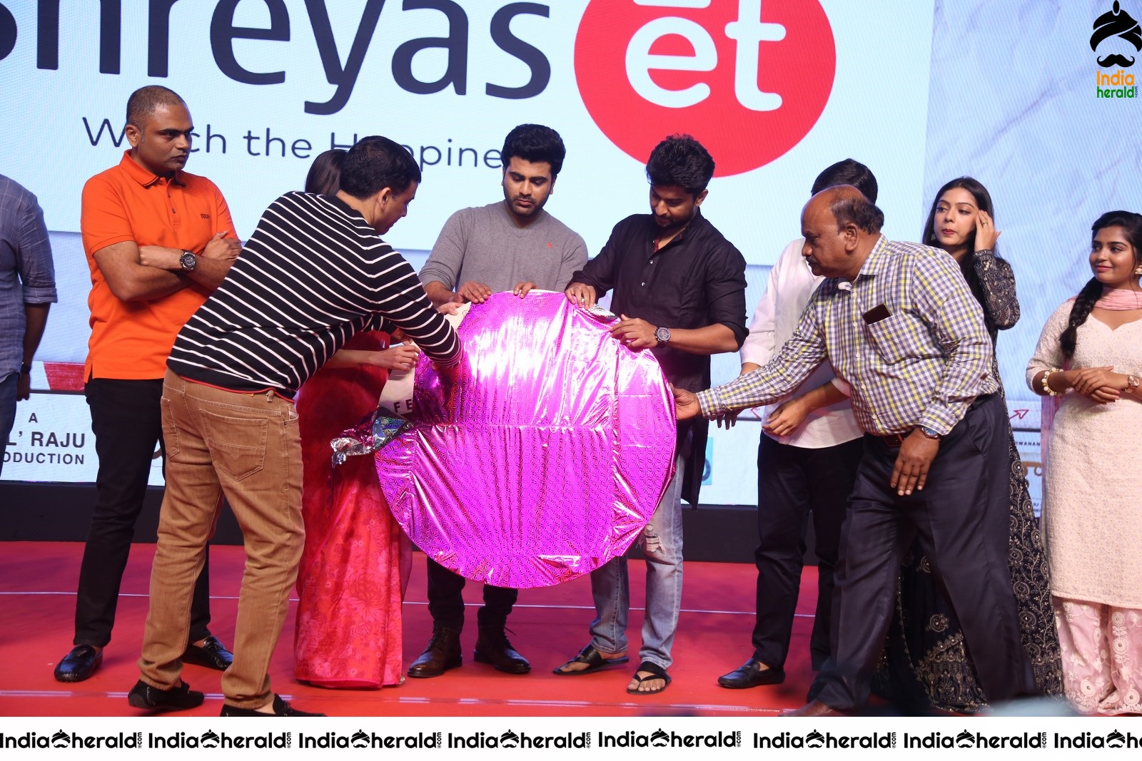 Jaanu Pre Release Event featuring Samantha and Sharwanand Set 8