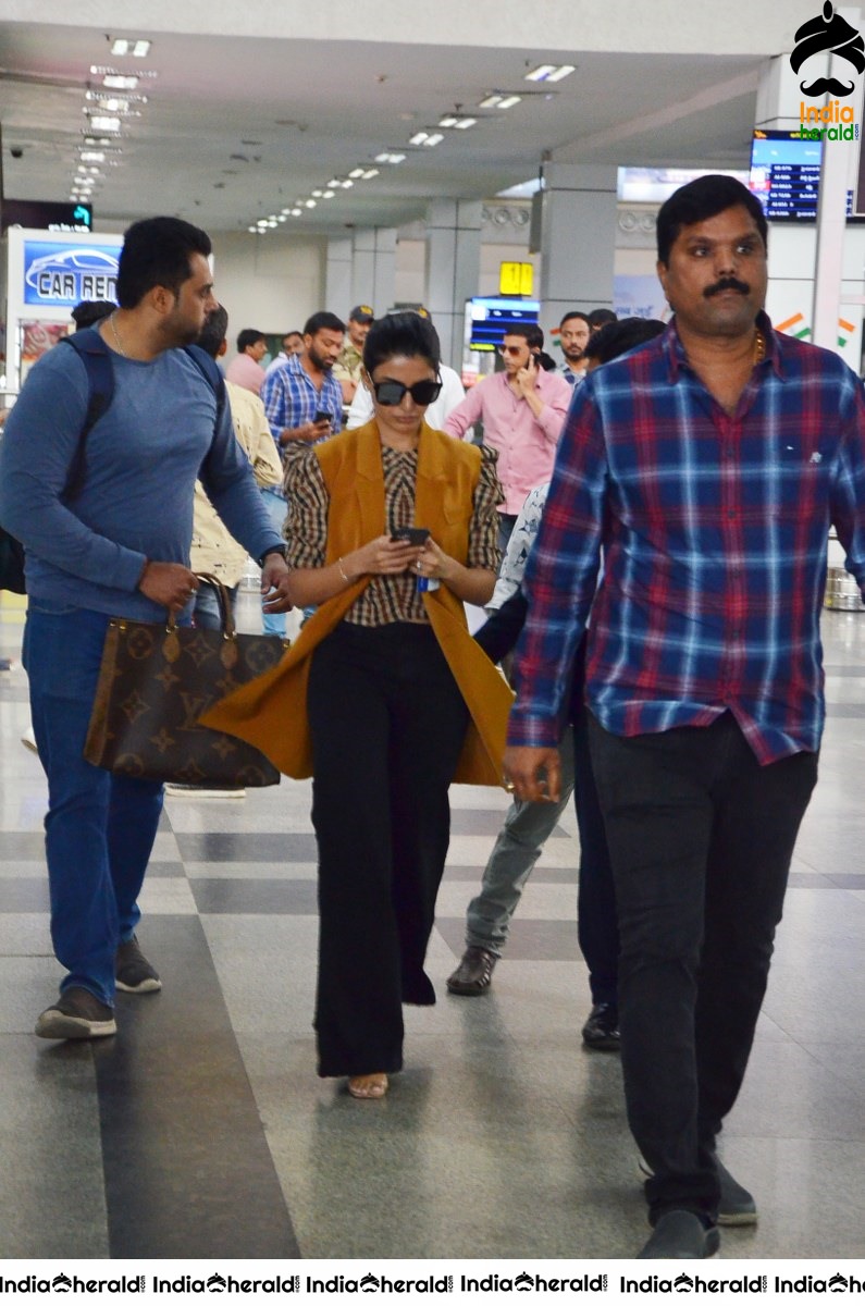 Jaanu Team Photos at Vizag Airport Set 1