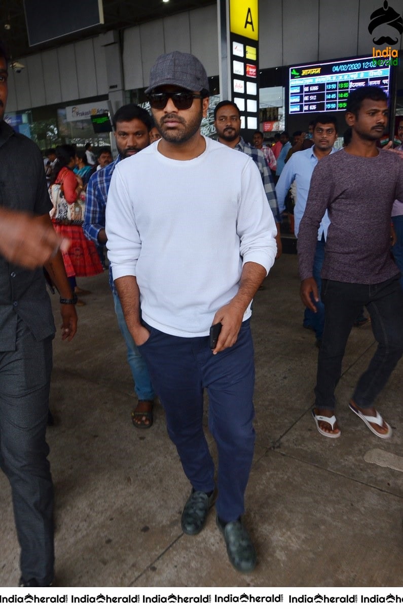 Jaanu Team Photos at Vizag Airport Set 2