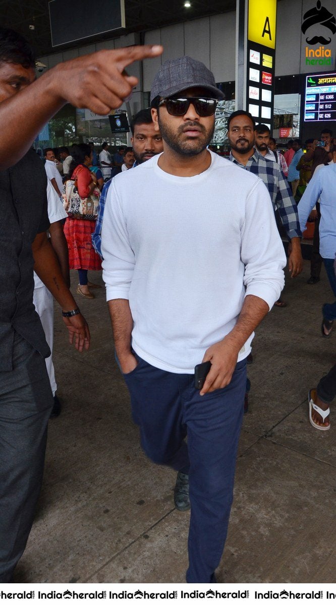 Jaanu Team Photos at Vizag Airport Set 2