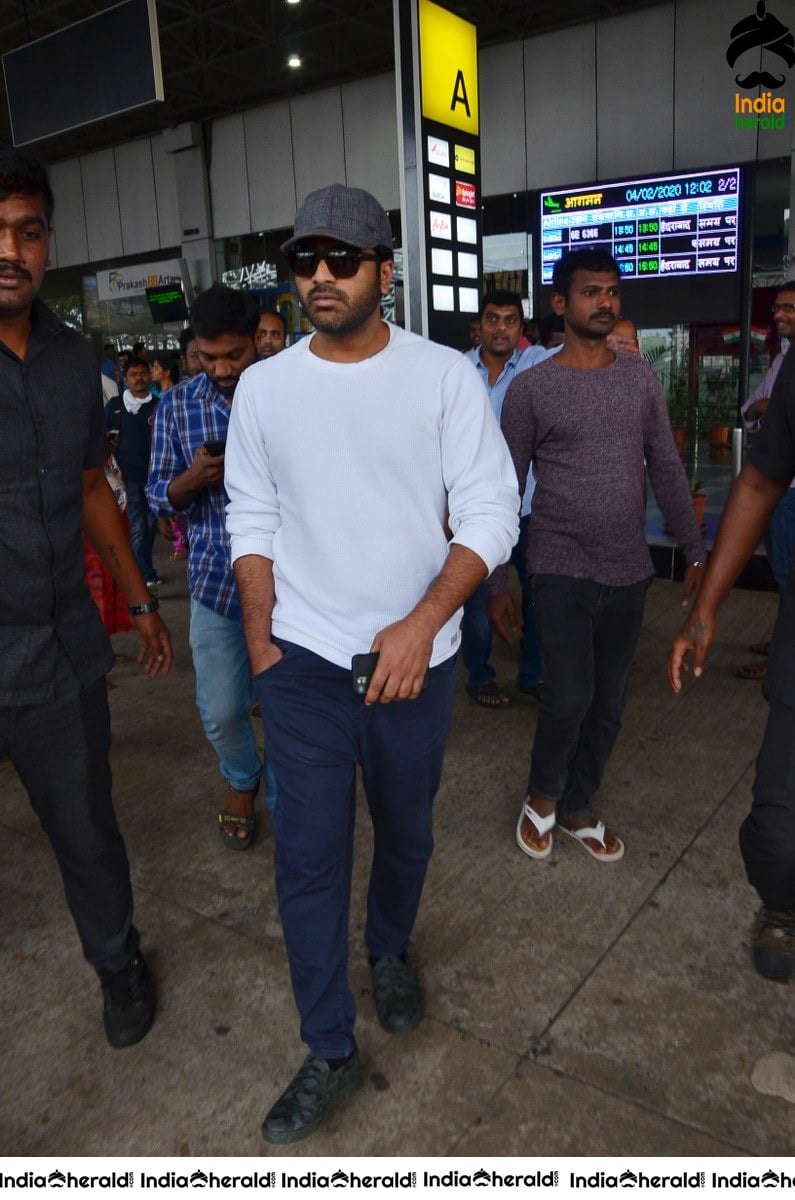 Jaanu Team Photos at Vizag Airport Set 2