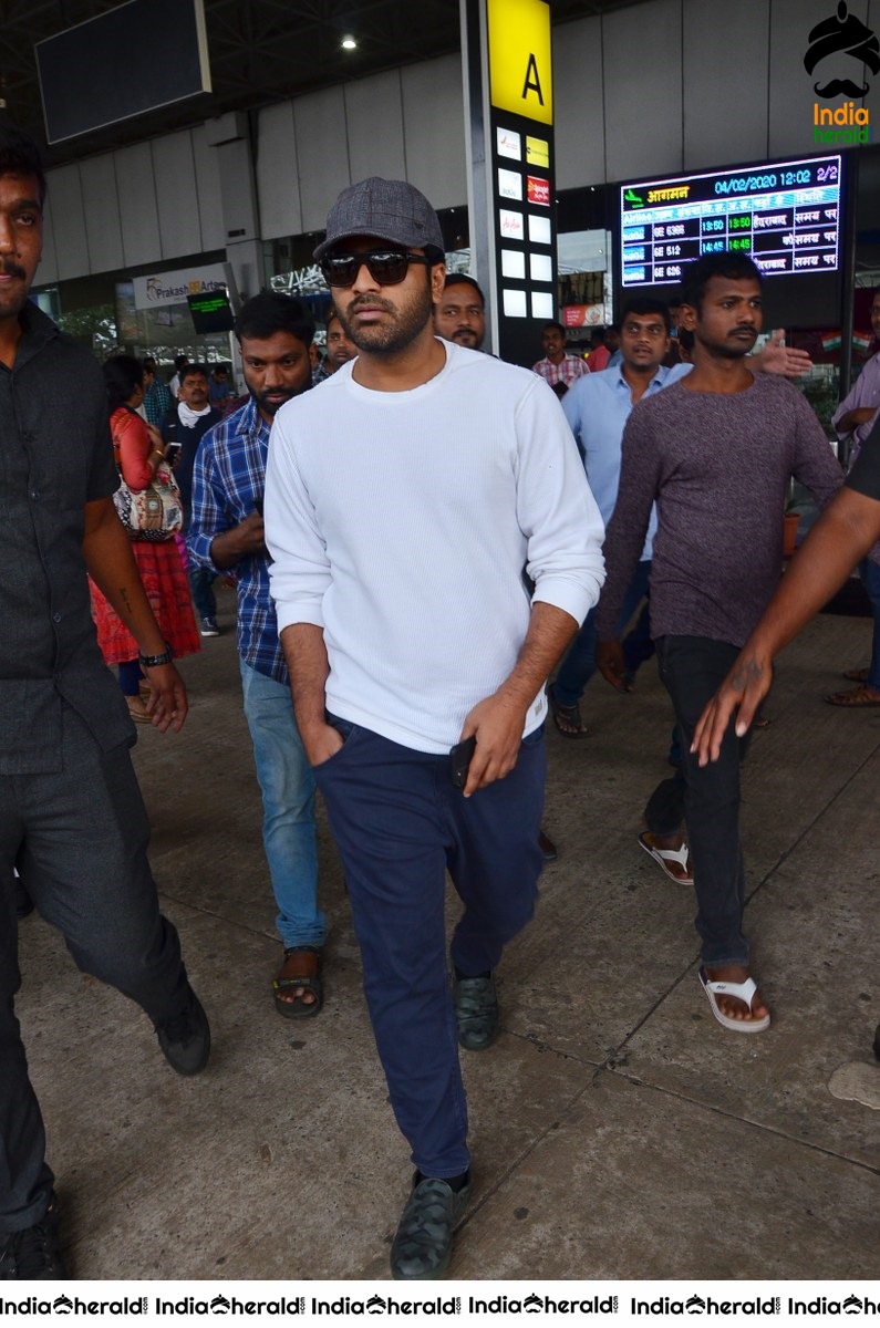 Jaanu Team Photos at Vizag Airport Set 2