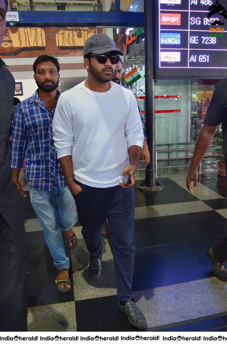 Jaanu Team Photos at Vizag Airport Set 2