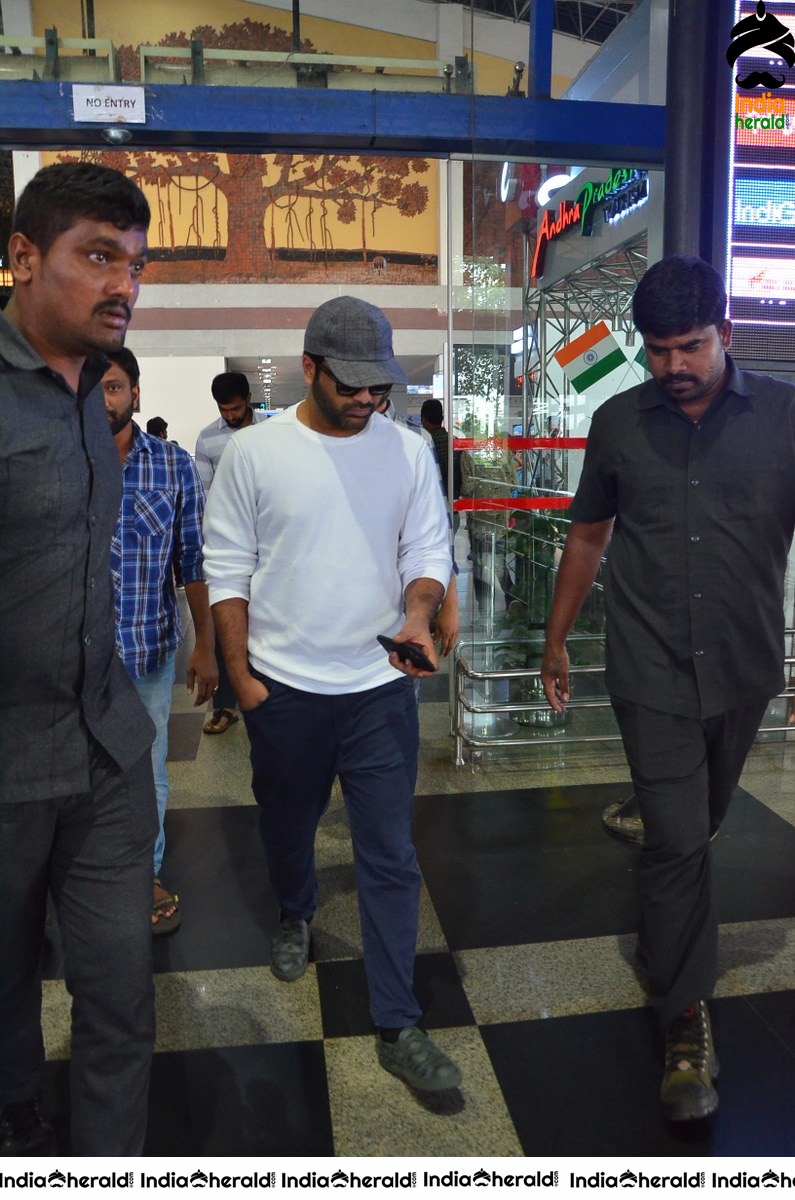 Jaanu Team Photos at Vizag Airport Set 2