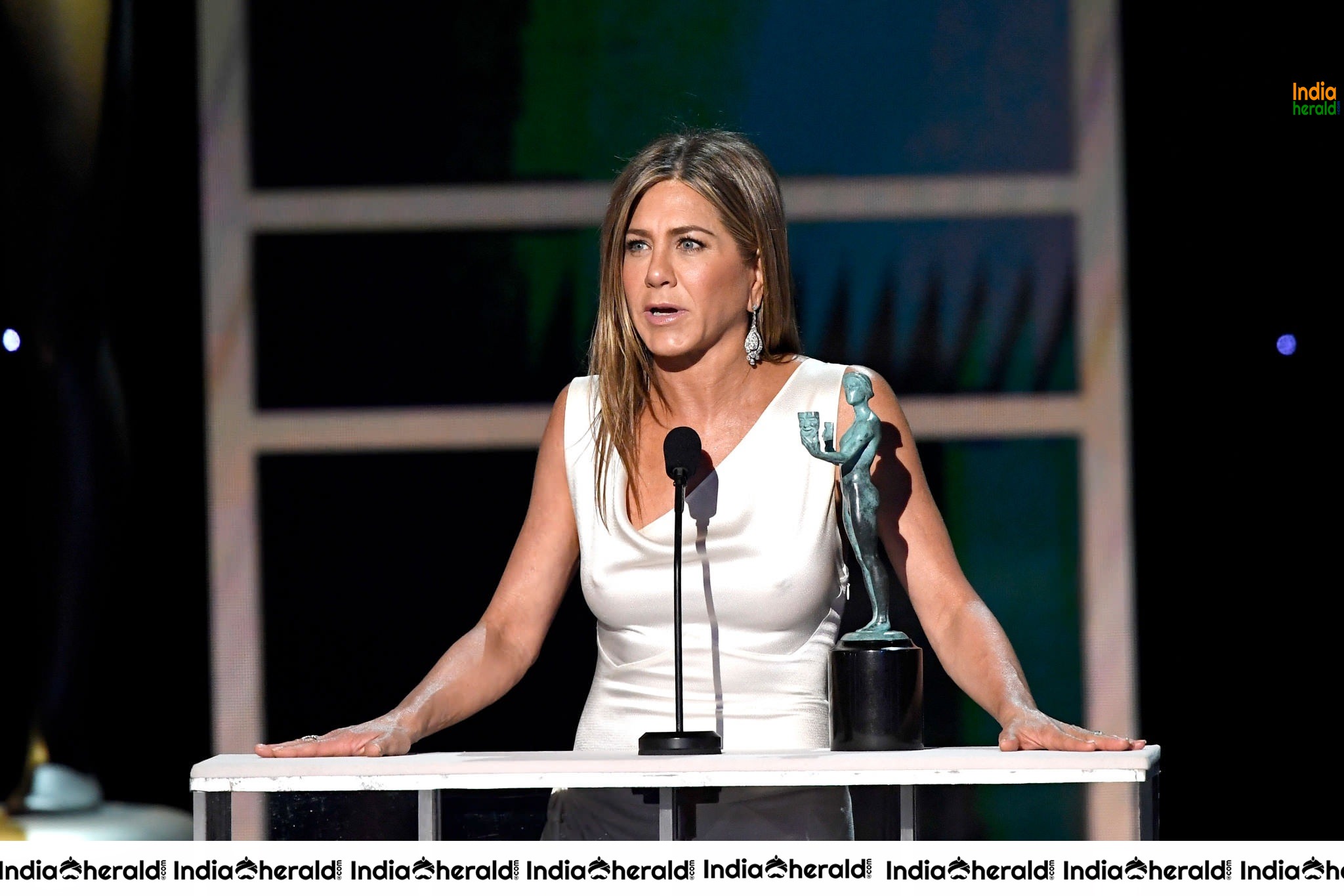 Jennifer Aniston receives Guild Awards in LA Set 1