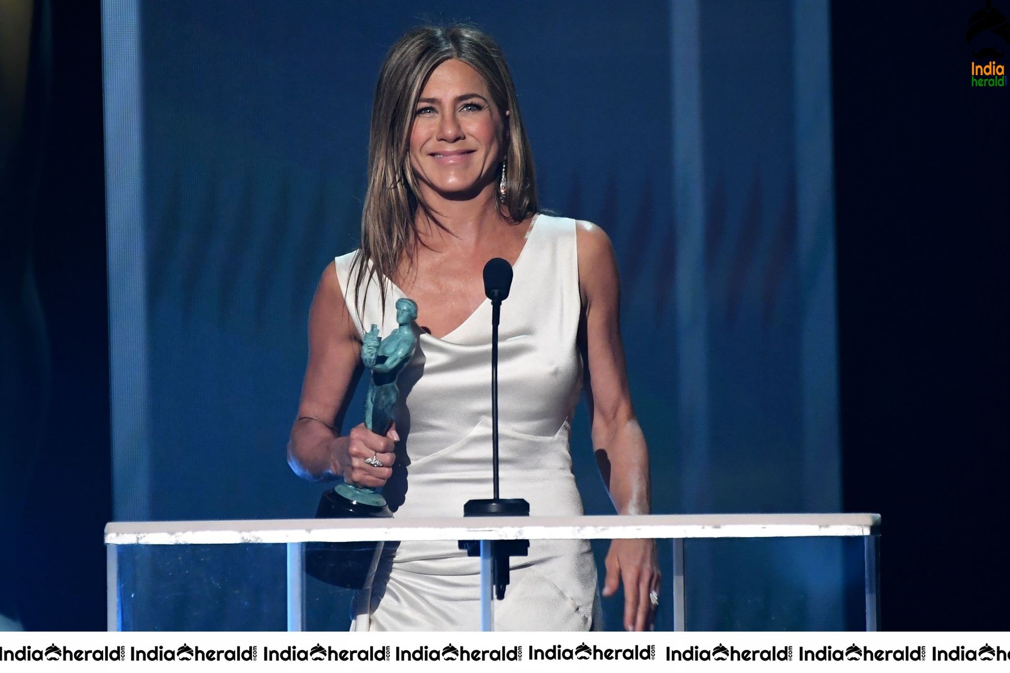 Jennifer Aniston receives Guild Awards in LA Set 1