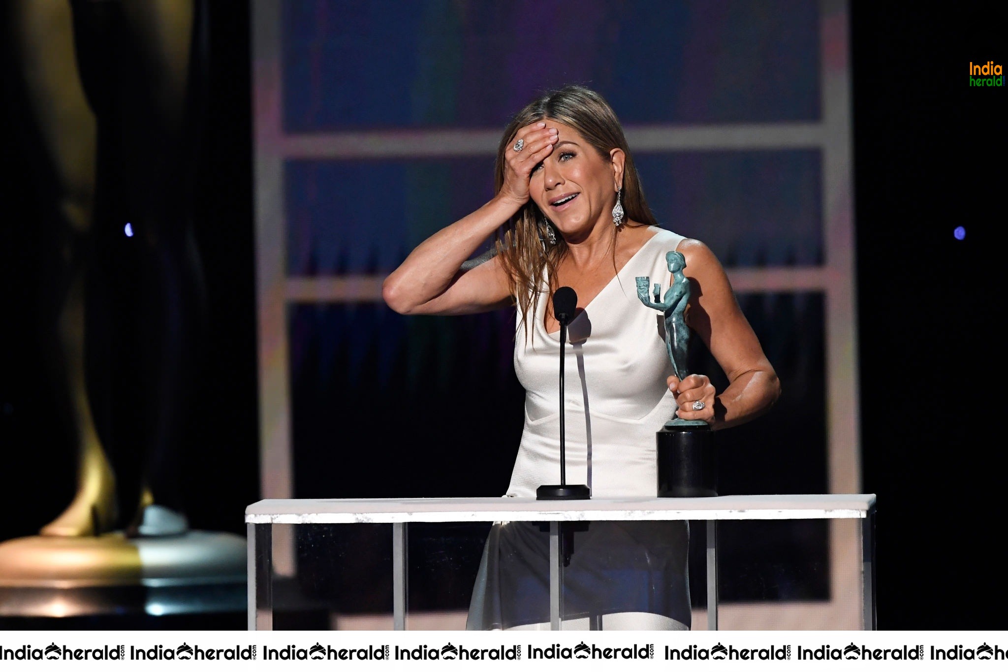 Jennifer Aniston receives Guild Awards in LA Set 2