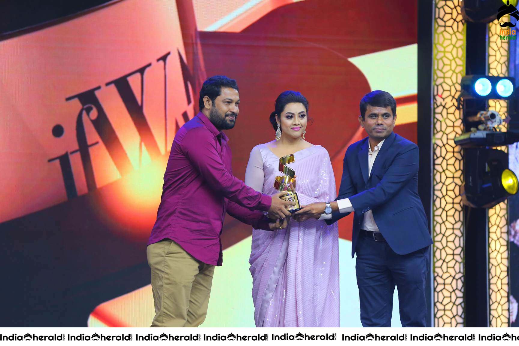 JFW Recognises Women in Tamil Cinema In Their Grand Movie Awards Set 1