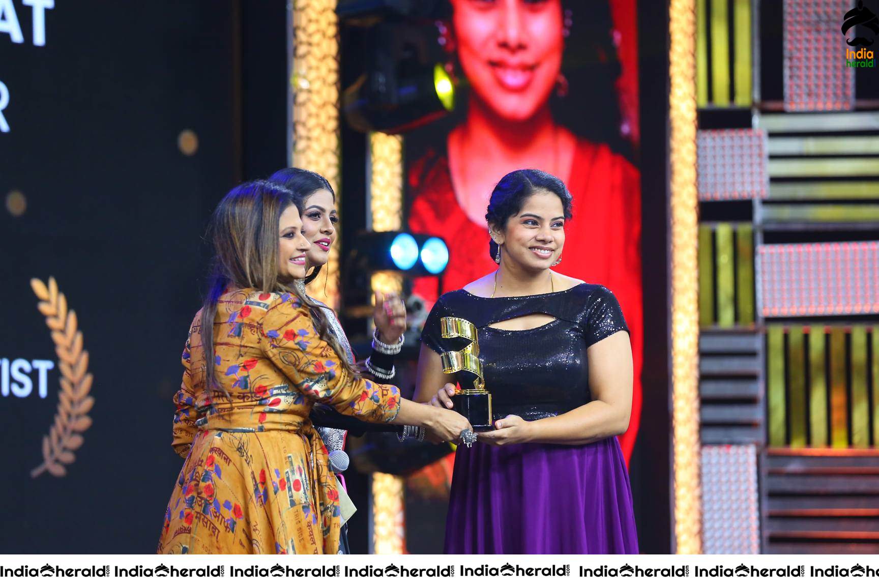 JFW Recognises Women in Tamil Cinema In Their Grand Movie Awards Set 1