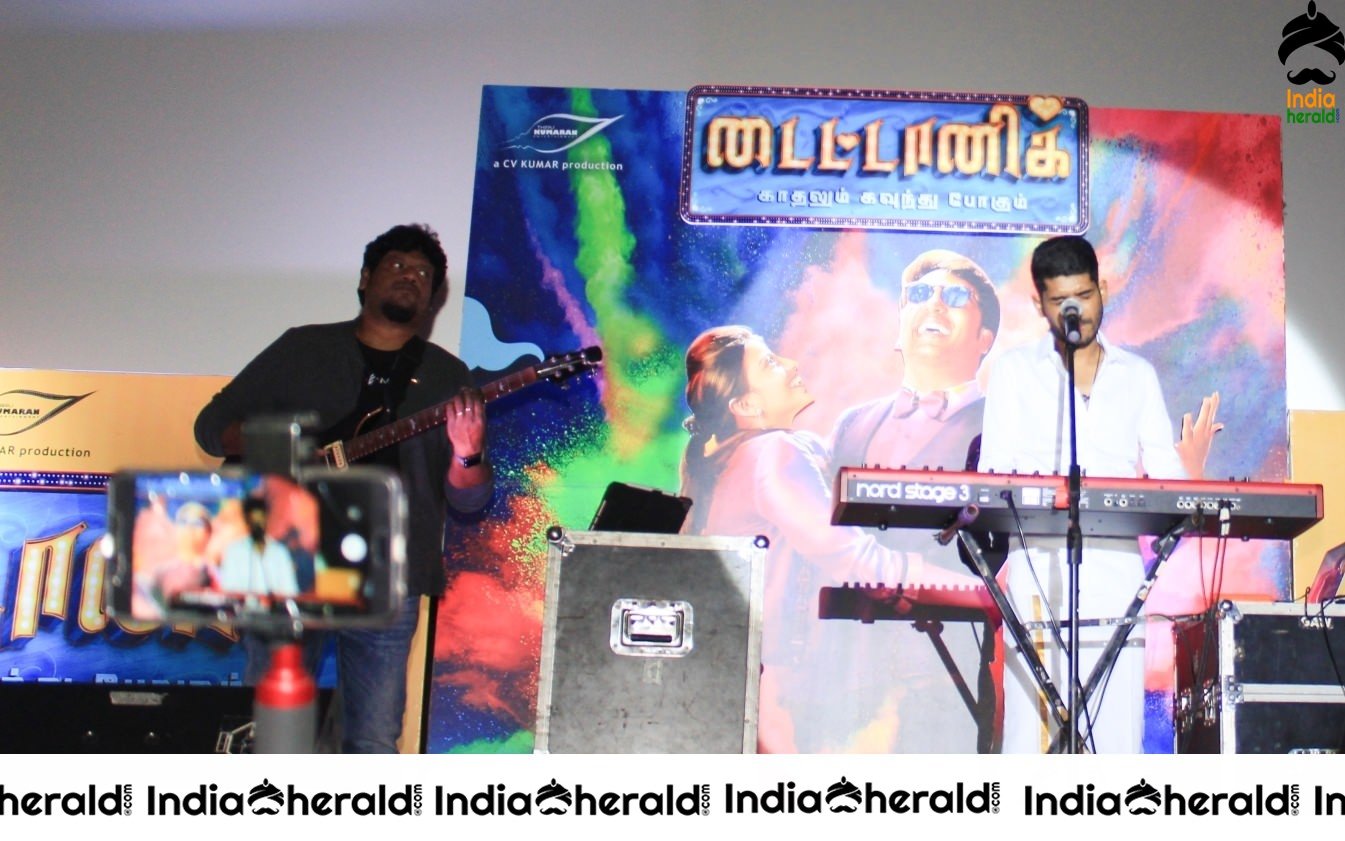 Kaadhalum Kavundhu Pogum Movie Audio Launch Stills Set 2