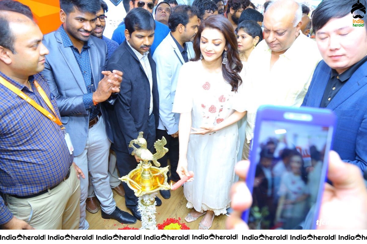Kajal Aggarwal looking Angelic and cute at Happi Mobiles opening Set 2
