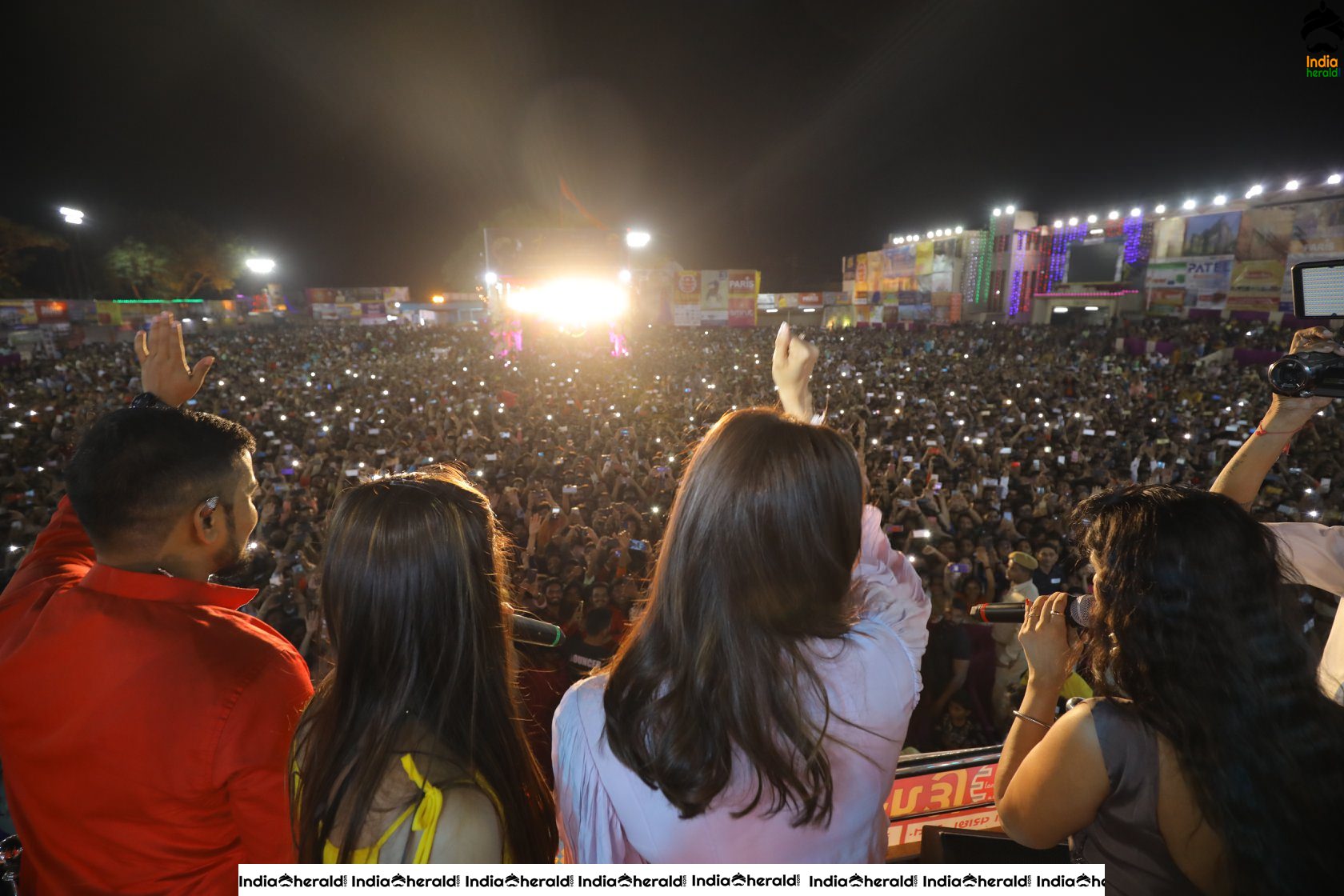 Kajal Aggarwal Looking Angelic in White before a massive crowd during a Public Event Set 7