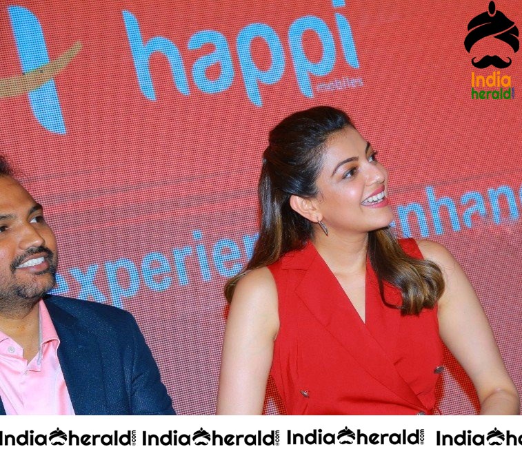 Kajal Aggarwal Red Hot Tempting Photos at Happi mobiles showroom inauguration Set 2