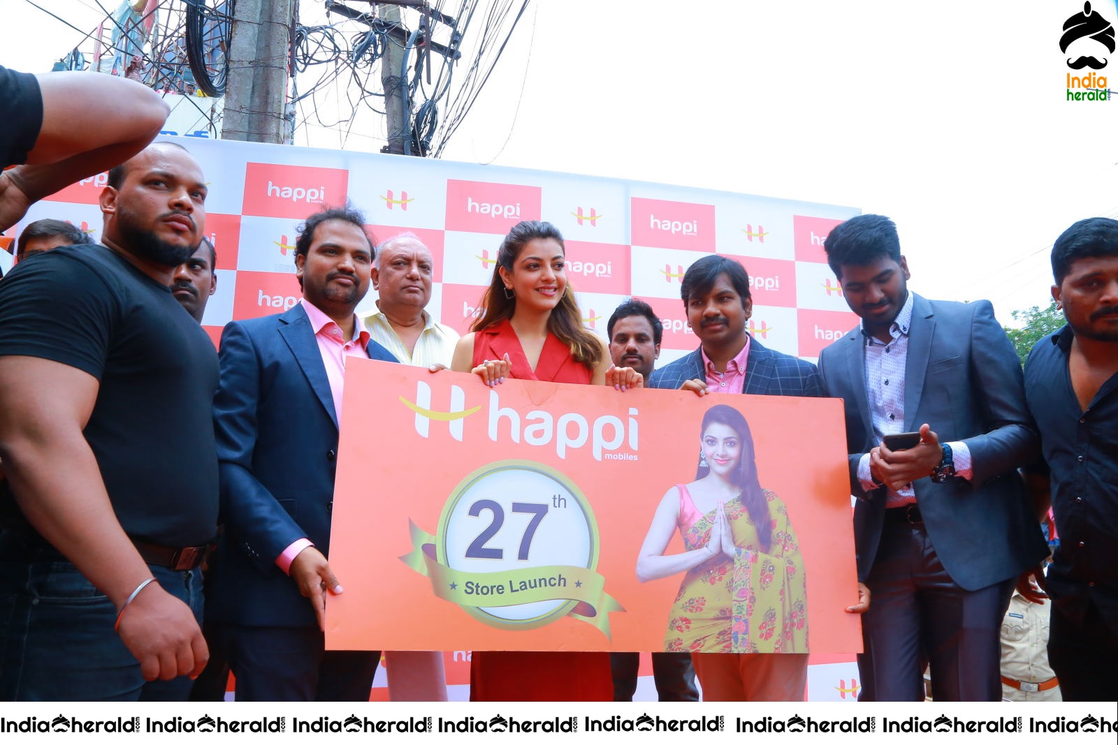 Kajal Aggarwal Red Hot Tempting Photos at Happi mobiles showroom inauguration Set 2