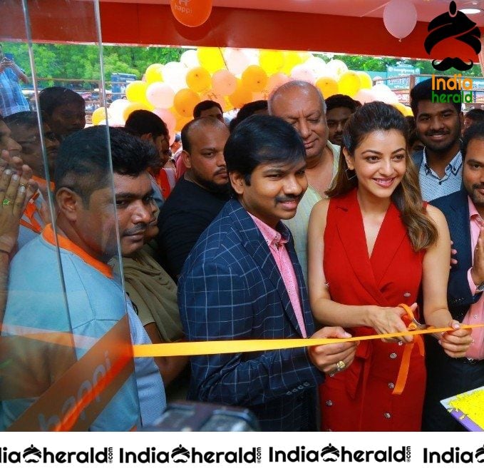 Kajal Aggarwal Red Hot Tempting Photos at Happi mobiles showroom inauguration Set 2