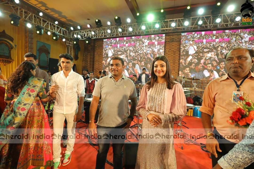 Kajal Aggarwal Surprise Visit at a Live Concert Show Event in Mumbai Set 1