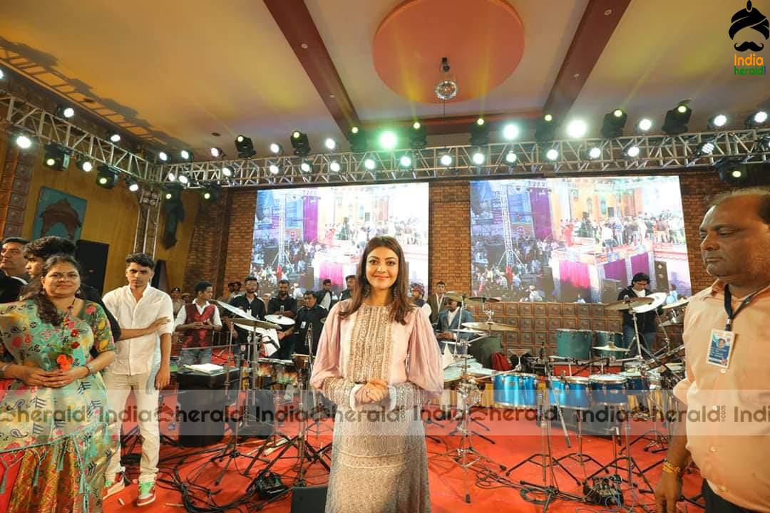 Kajal Aggarwal Surprise Visit at a Live Concert Show Event in Mumbai Set 1