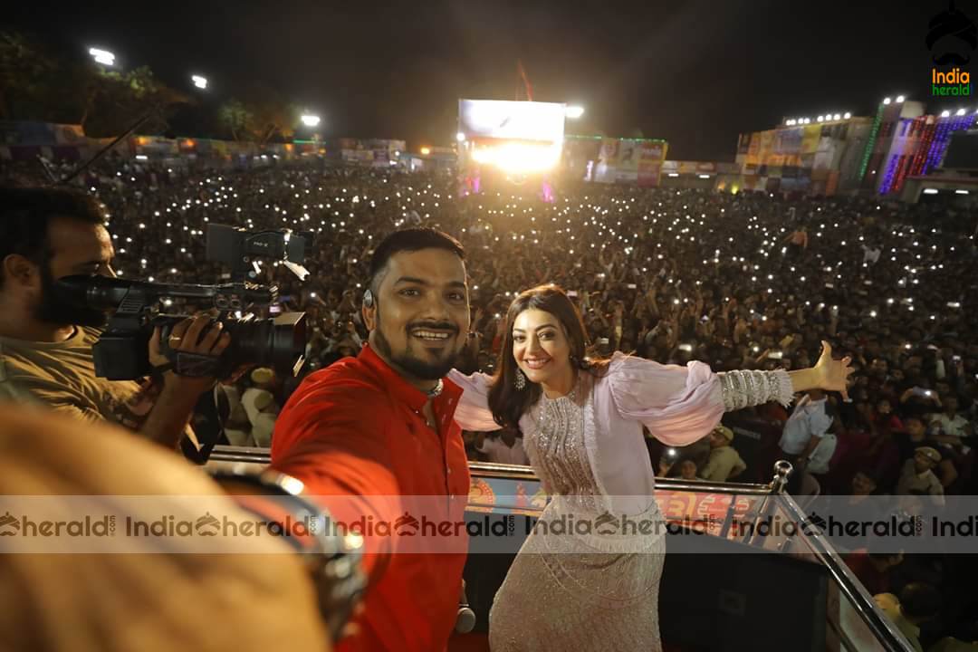 Kajal Aggarwal Surprise Visit at a Live Concert Show Event in Mumbai Set 2