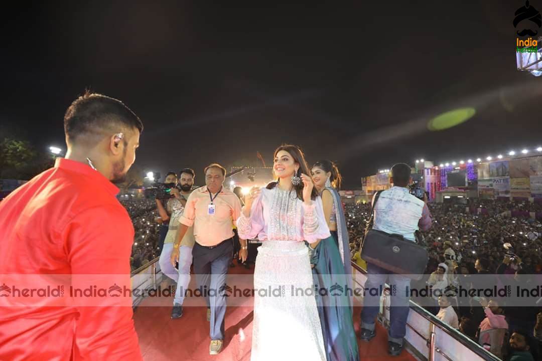 Kajal Aggarwal Surprise Visit at a Live Concert Show Event in Mumbai Set 2