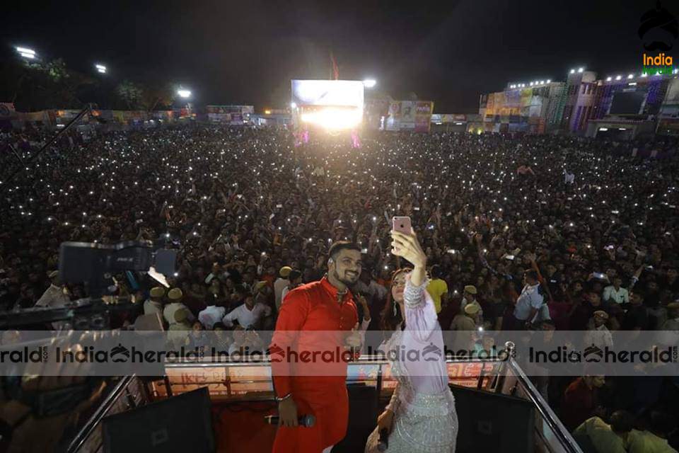 Kajal Aggarwal Surprise Visit at a Live Concert Show Event in Mumbai Set 2