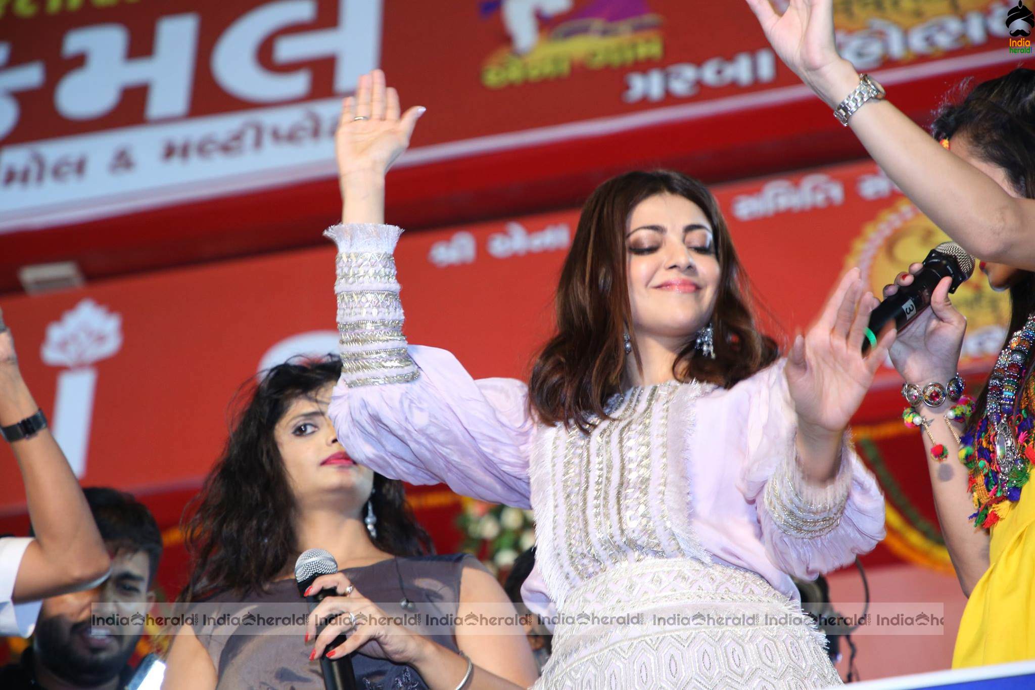 Kajal Aggarwal Surprise Visit at a Live Concert Show Event in Mumbai Set 3