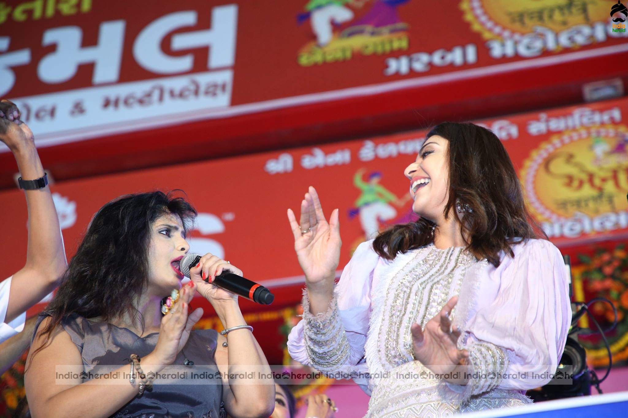 Kajal Aggarwal Surprise Visit at a Live Concert Show Event in Mumbai Set 3