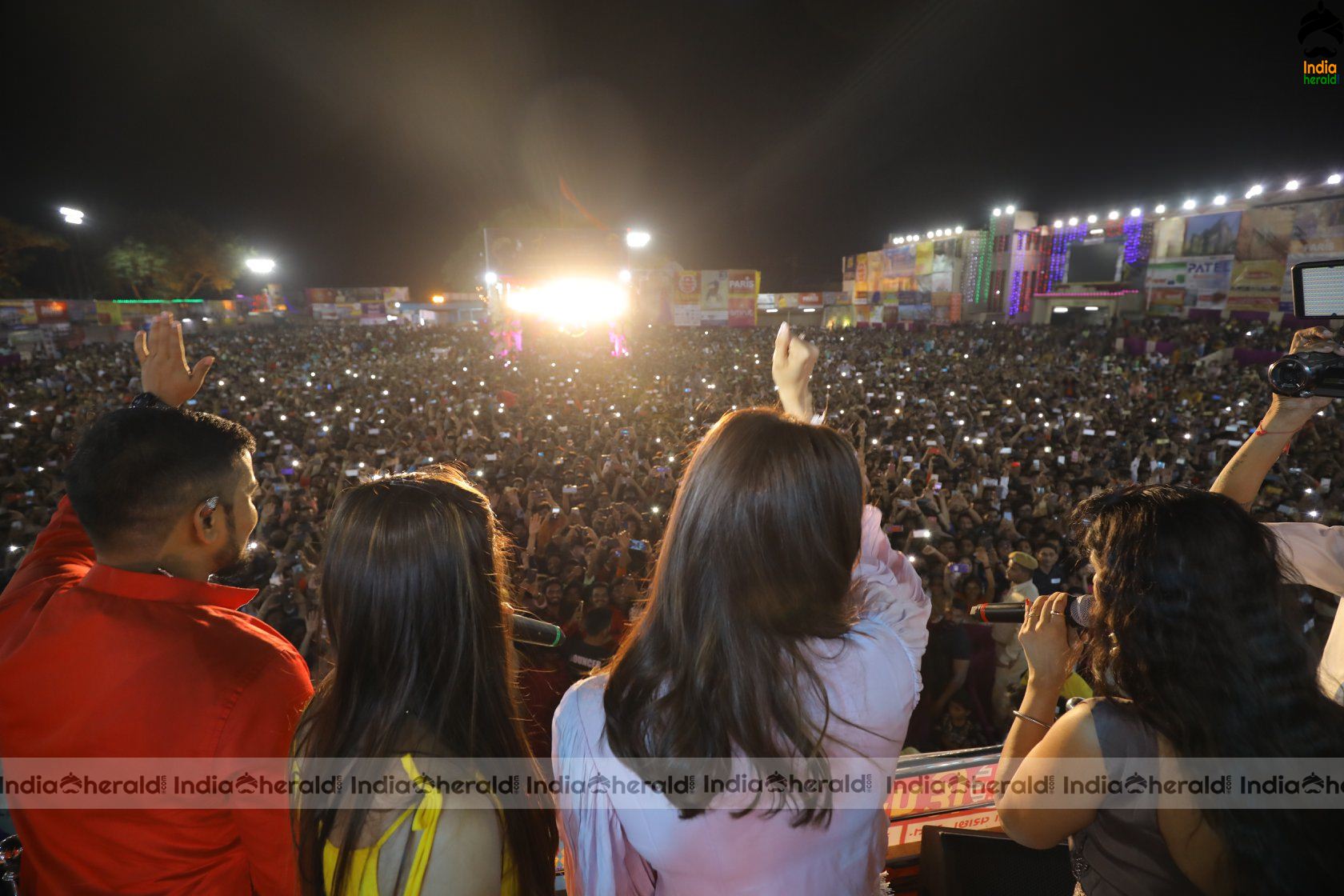 Kajal Aggarwal Surprise Visit at a Live Concert Show Event in Mumbai Set 4